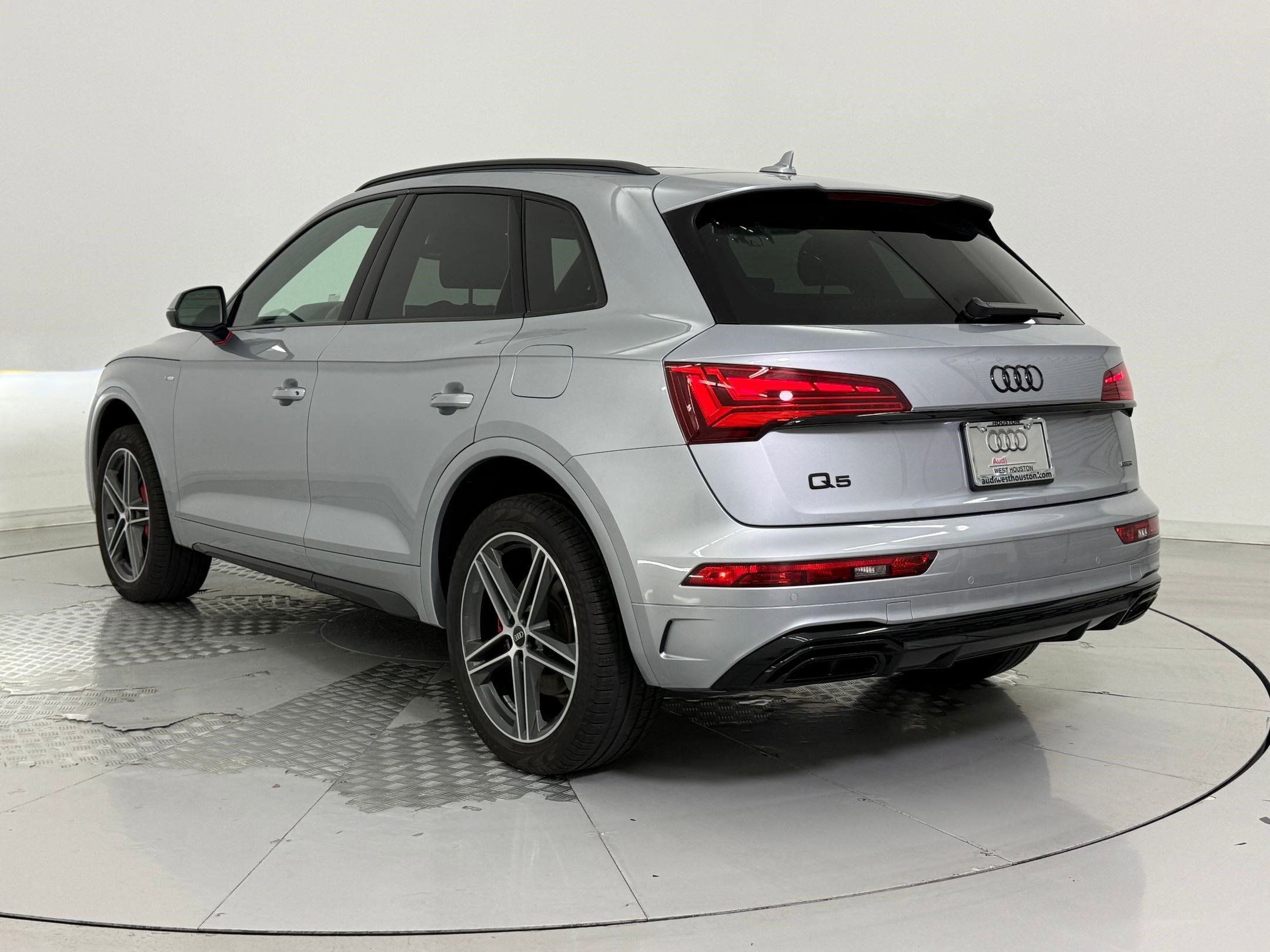 Used 2024 Audi Q5 e Premium Plus image 3