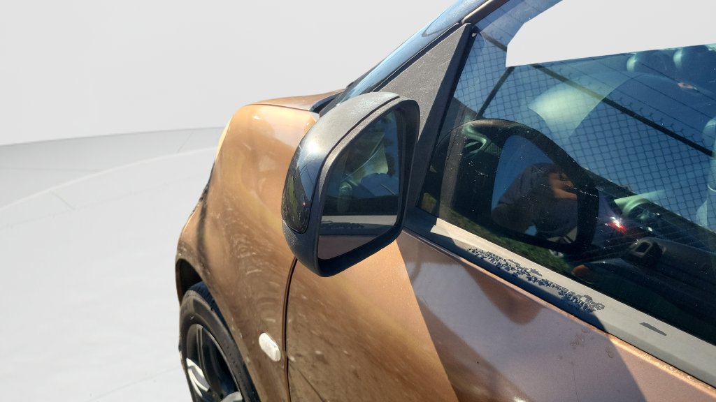 Used 2016 smart fortwo passion RWD image 9