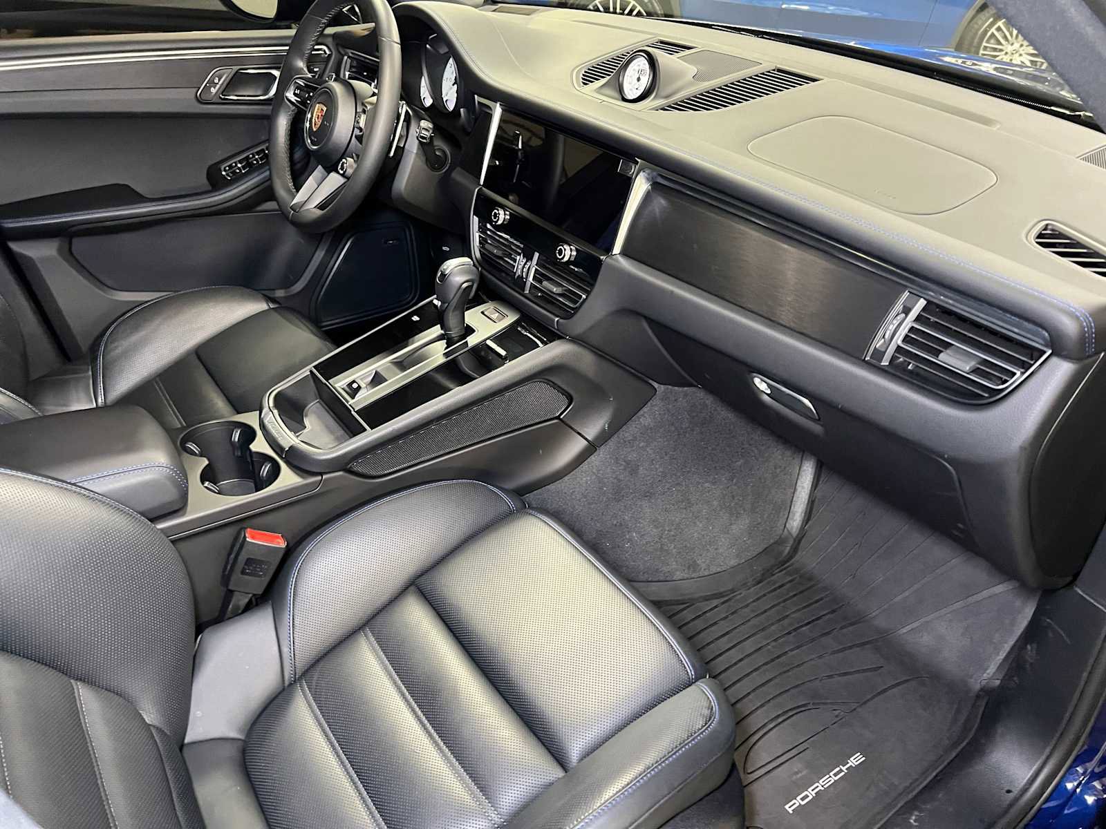 Used 2024 Porsche Macan GTS image 11