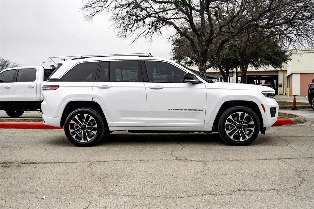 Used 2023 Jeep Grand Cherokee Overland image 4