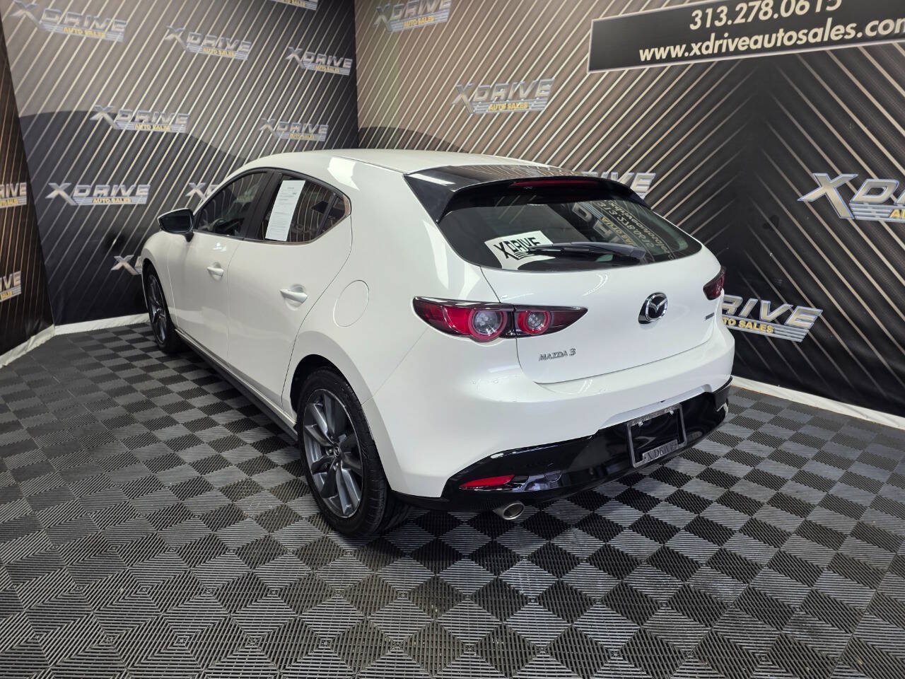 Used 2020 MAZDA MAZDA3 Hatchback FWD image 9