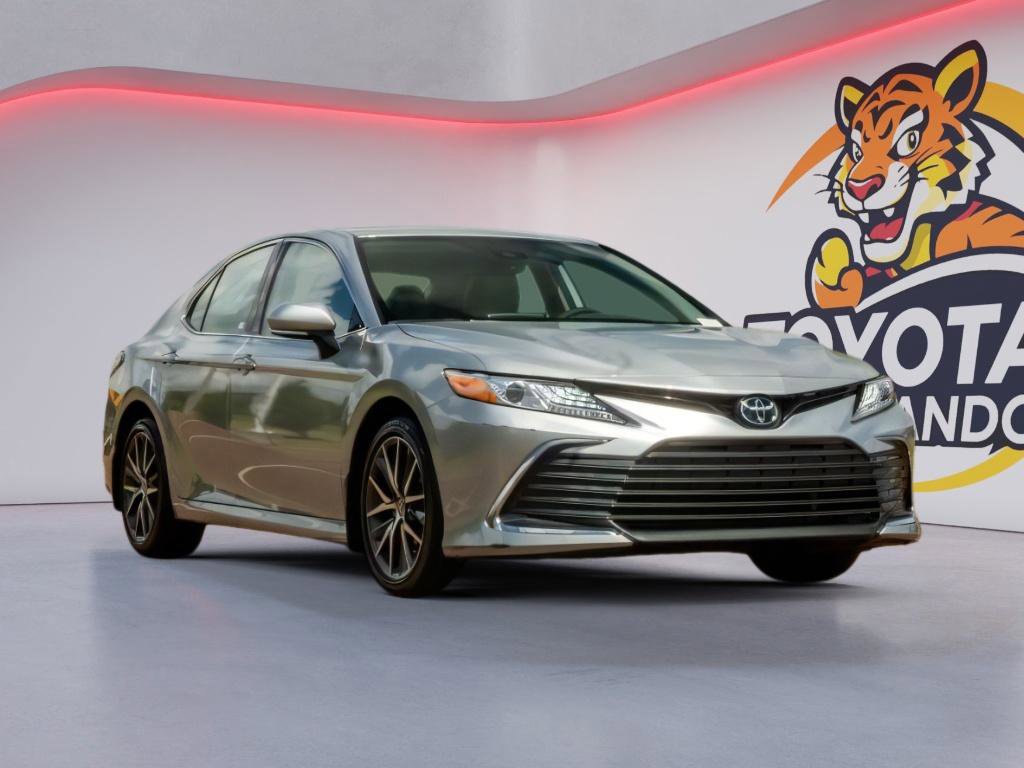 Used 2023 Toyota Camry XLE FWD image 3