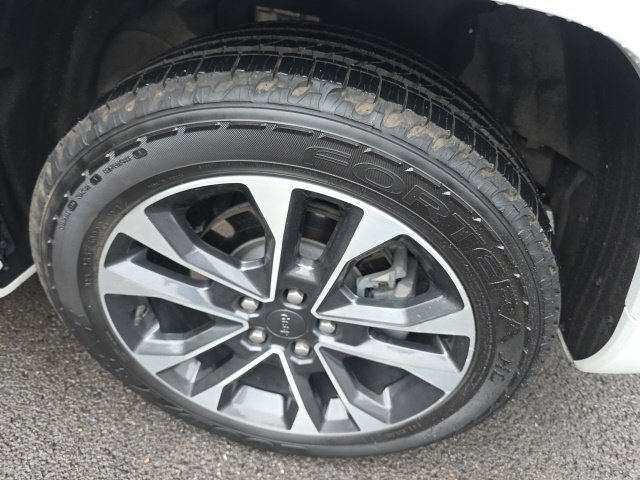 Used 2023 Jeep Grand Cherokee Overland w/ Luxury Tech Group IV AWD/4WD image 40