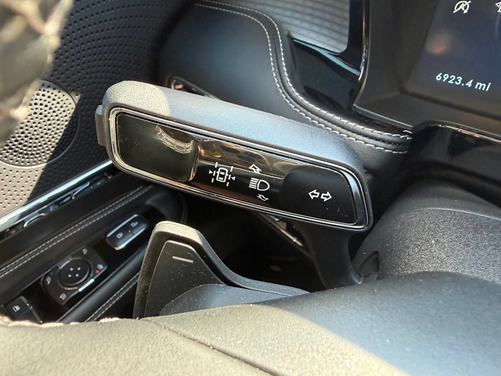 Used 2025 Lincoln Corsair AWD image 19