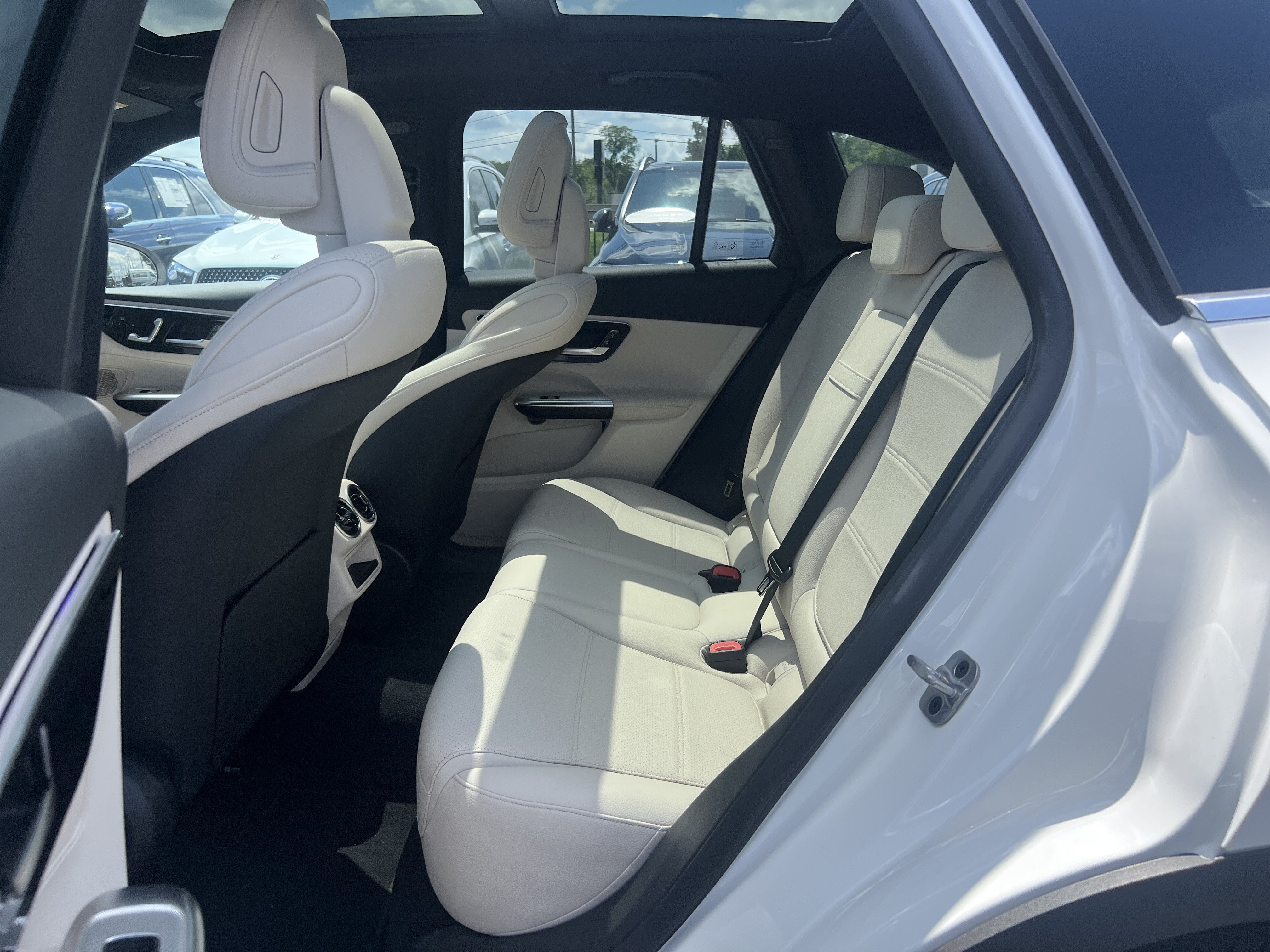 Certified 2025 Mercedes-Benz GLC 300 4MATIC image 33