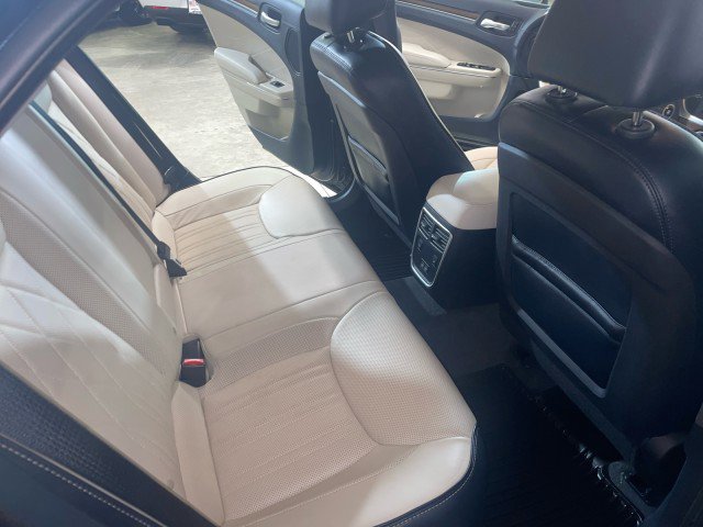 Used 2017 Chrysler 300 C Platinum w/ Safetytec Plus Group image 17
