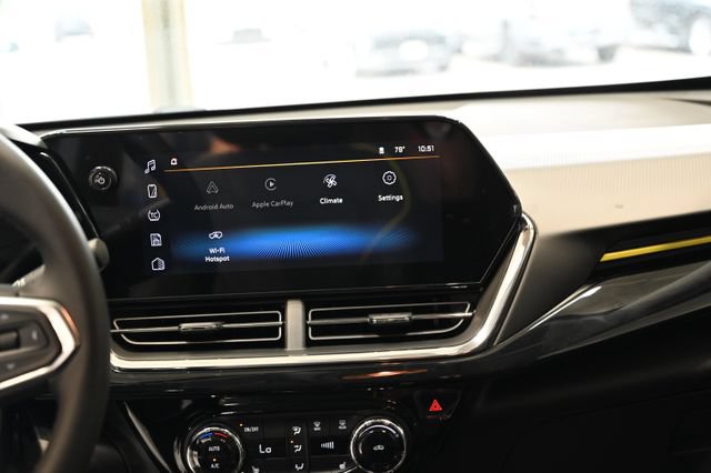 New 2026 Chevrolet Trax ACTIV w/ Sunroof Package FWD image 15