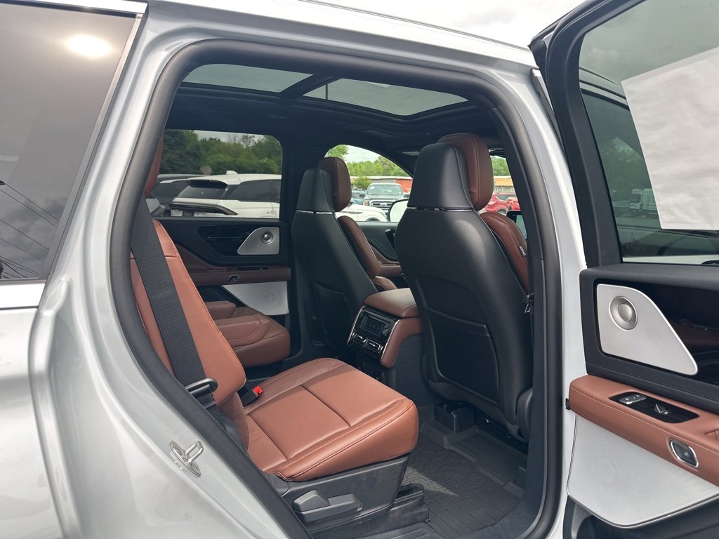 New 2025 Lincoln Aviator Reserve w/ Equipment Group 201A image 17