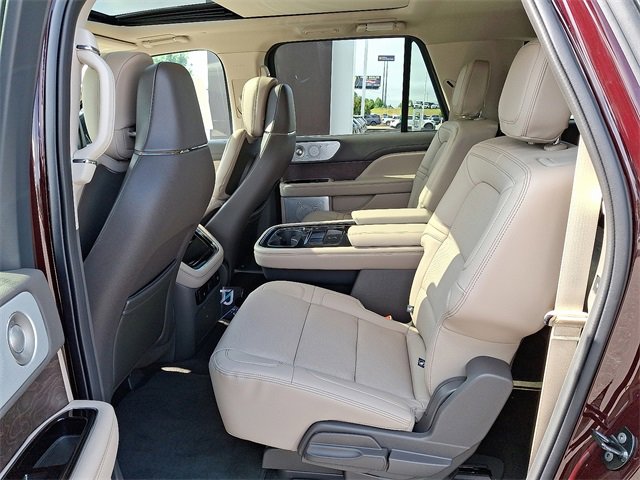 New 2024 Lincoln Navigator L Reserve image 5