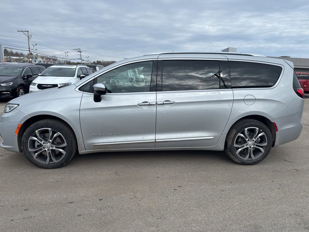 New 2026 Chrysler Pacifica Pinnacle AWD/4WD image 2