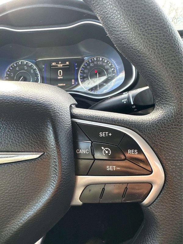 Used 2015 Chrysler 200 Limited image 29