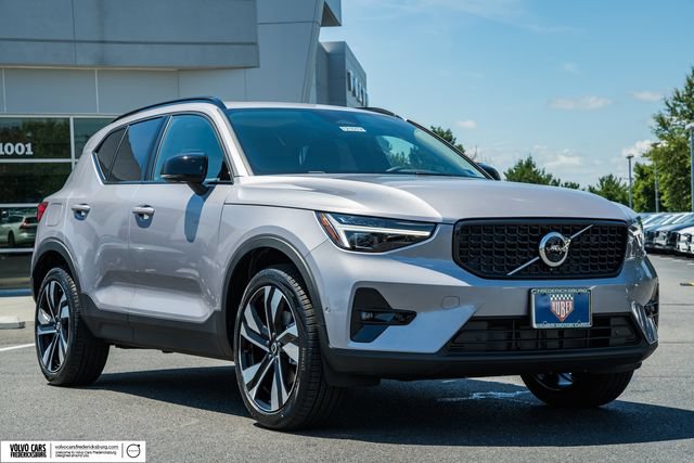 New 2026 Volvo XC40 B5 Plus w/ Climate Package