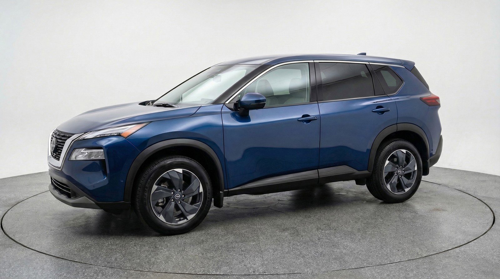Used 2025 Nissan Rogue SV AWD/4WD image 3