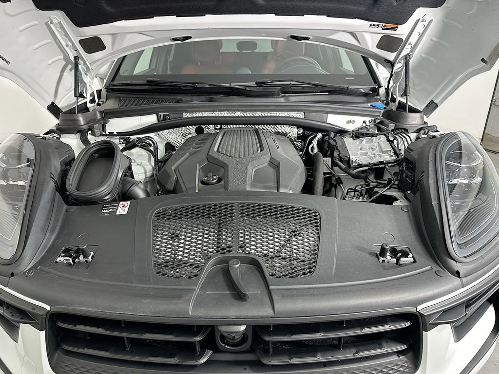 Used 2025 Porsche Macan image 33