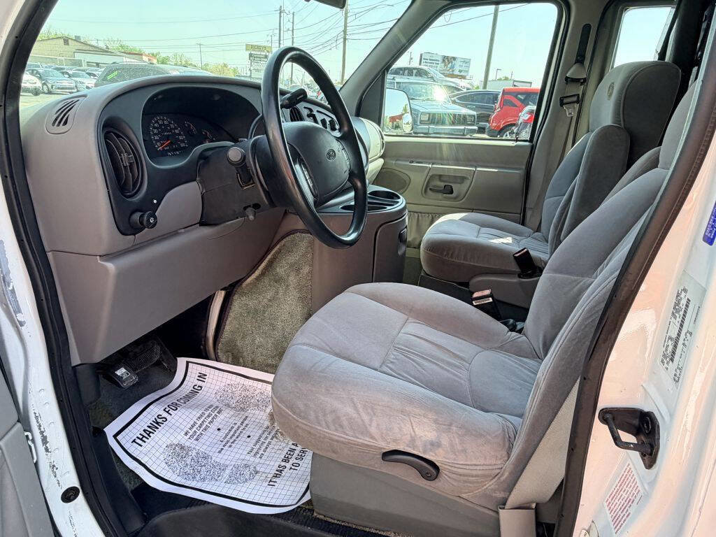 Used 1999 Ford E-150 and Econoline 150 RWD image 7