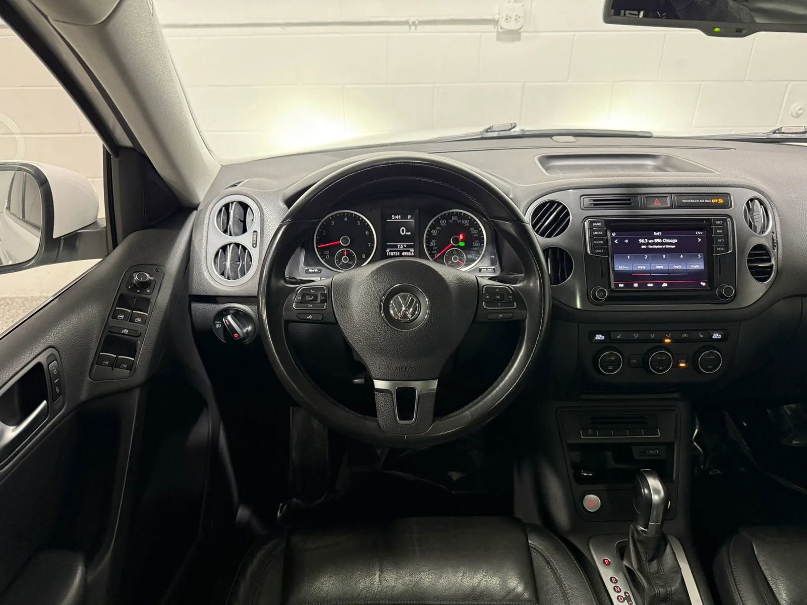 Used 2017 Volkswagen Tiguan SEL FWD image 25