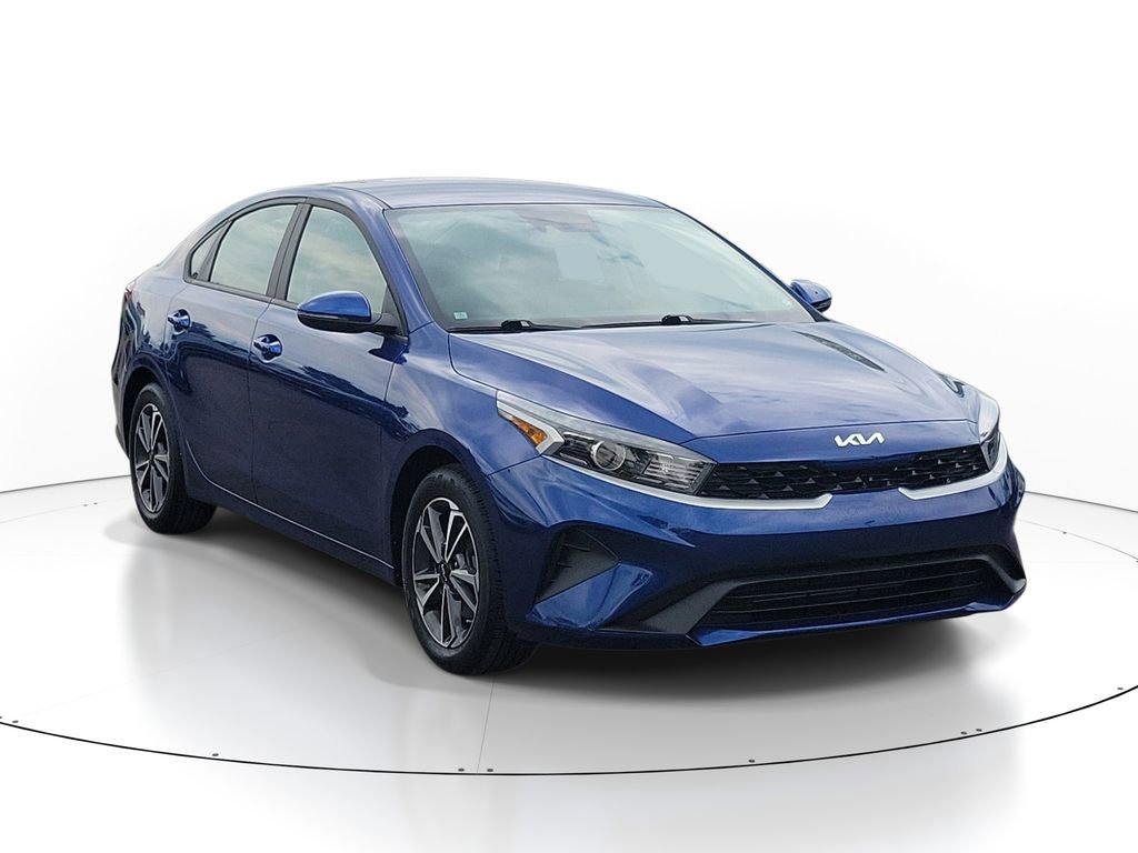 Used 2023 Kia Forte LXS w/ LXS Technology Package FWD image 2