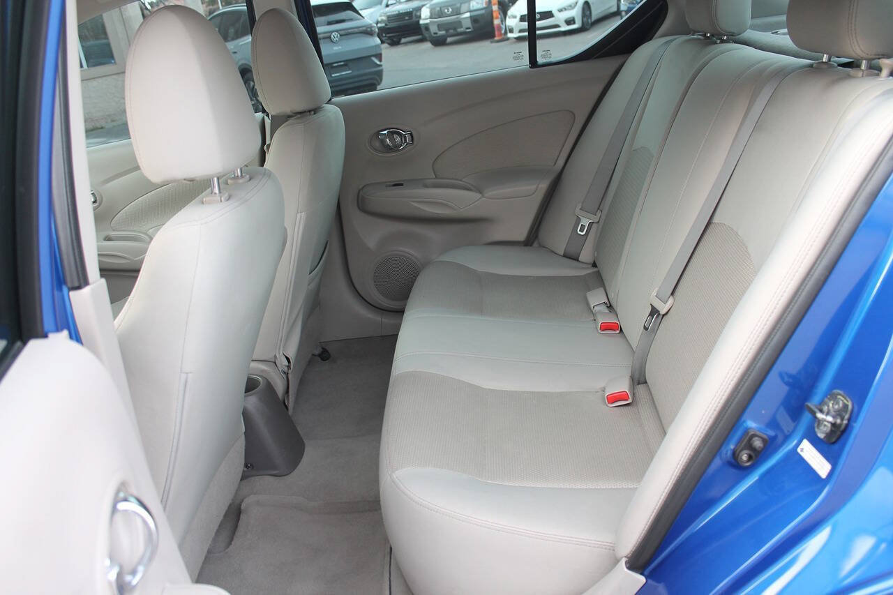 Used 2015 Nissan Versa SV FWD image 22