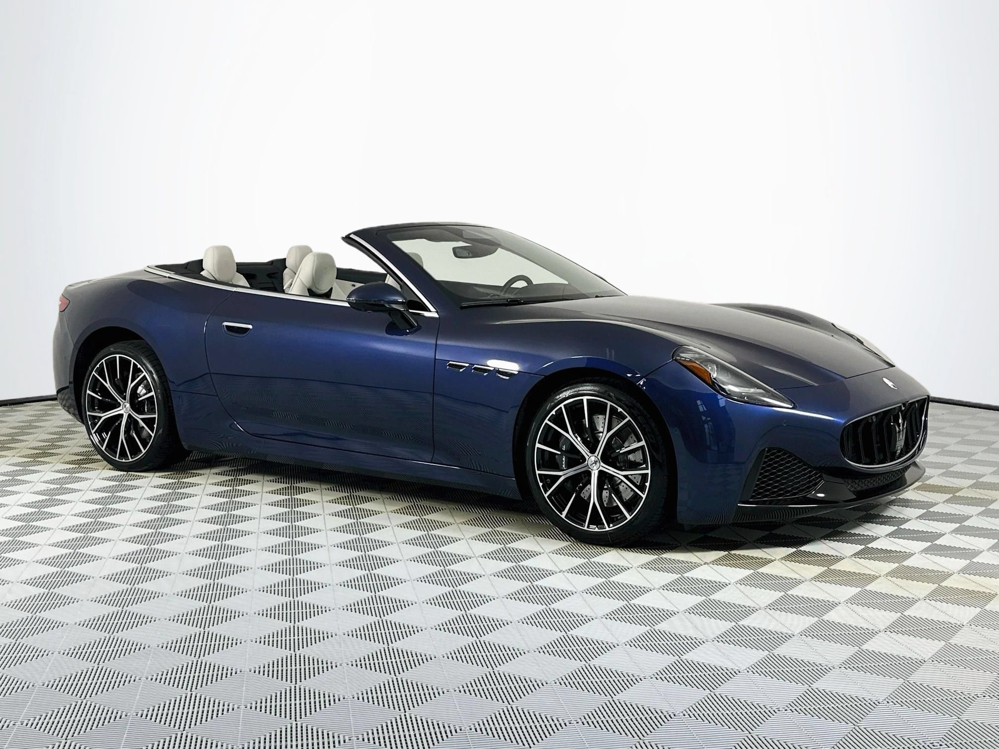 New 2026 Maserati GranCabrio Modena AWD/4WD image 3