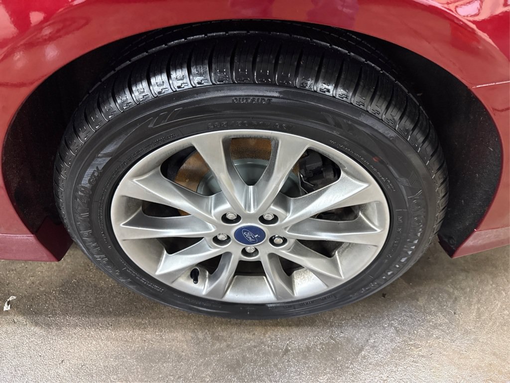 Used 2017 Ford Fusion SE w/ Fusion SE Technology Package FWD image 19