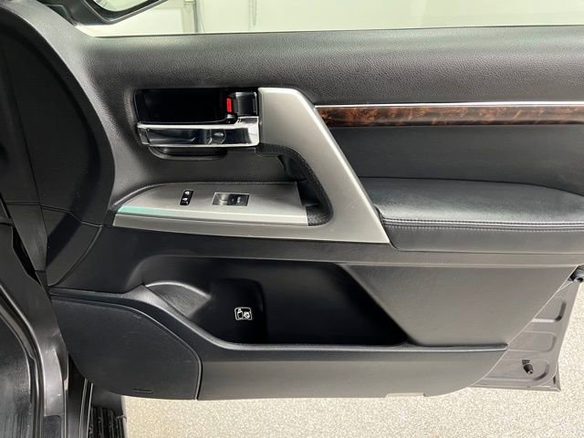 Used 2014 Toyota Land Cruiser image 57