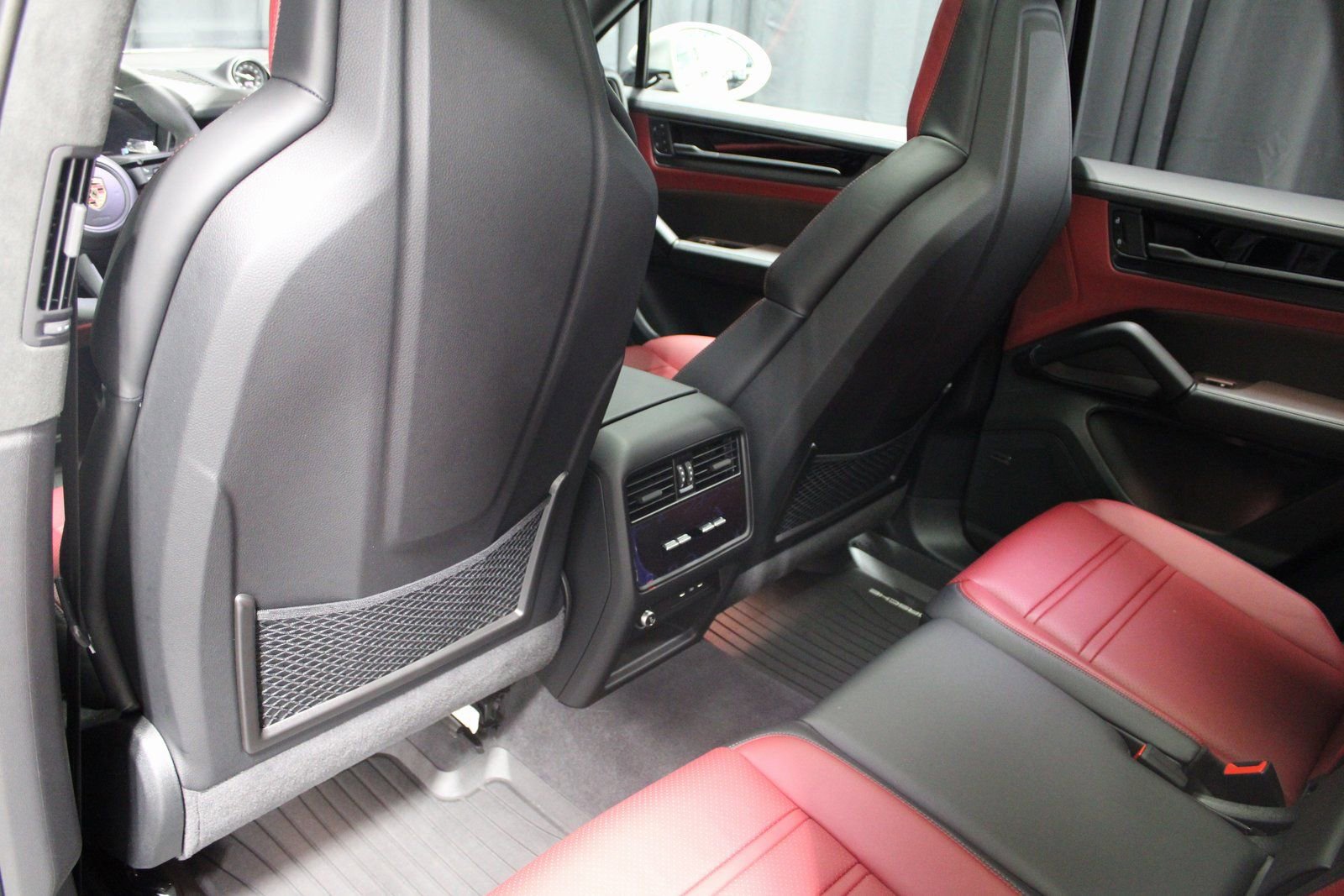 Certified 2025 Porsche Cayenne GTS image 37
