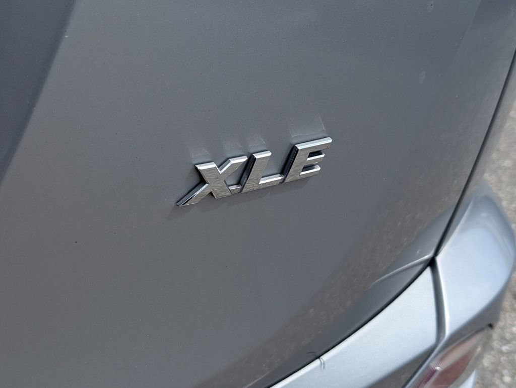 Used 2017 Toyota RAV4 XLE w/ Plus Special Value Package FWD image 17