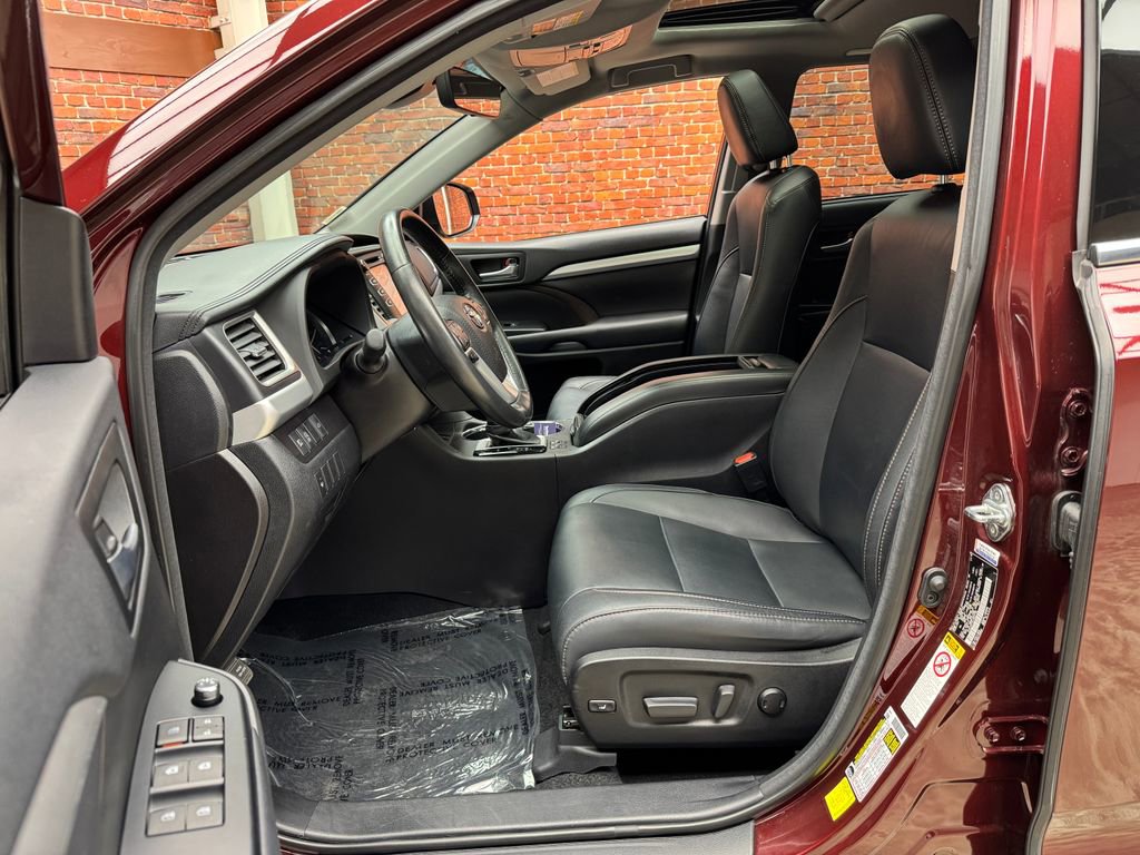 Used 2018 Toyota Highlander XLE image 22