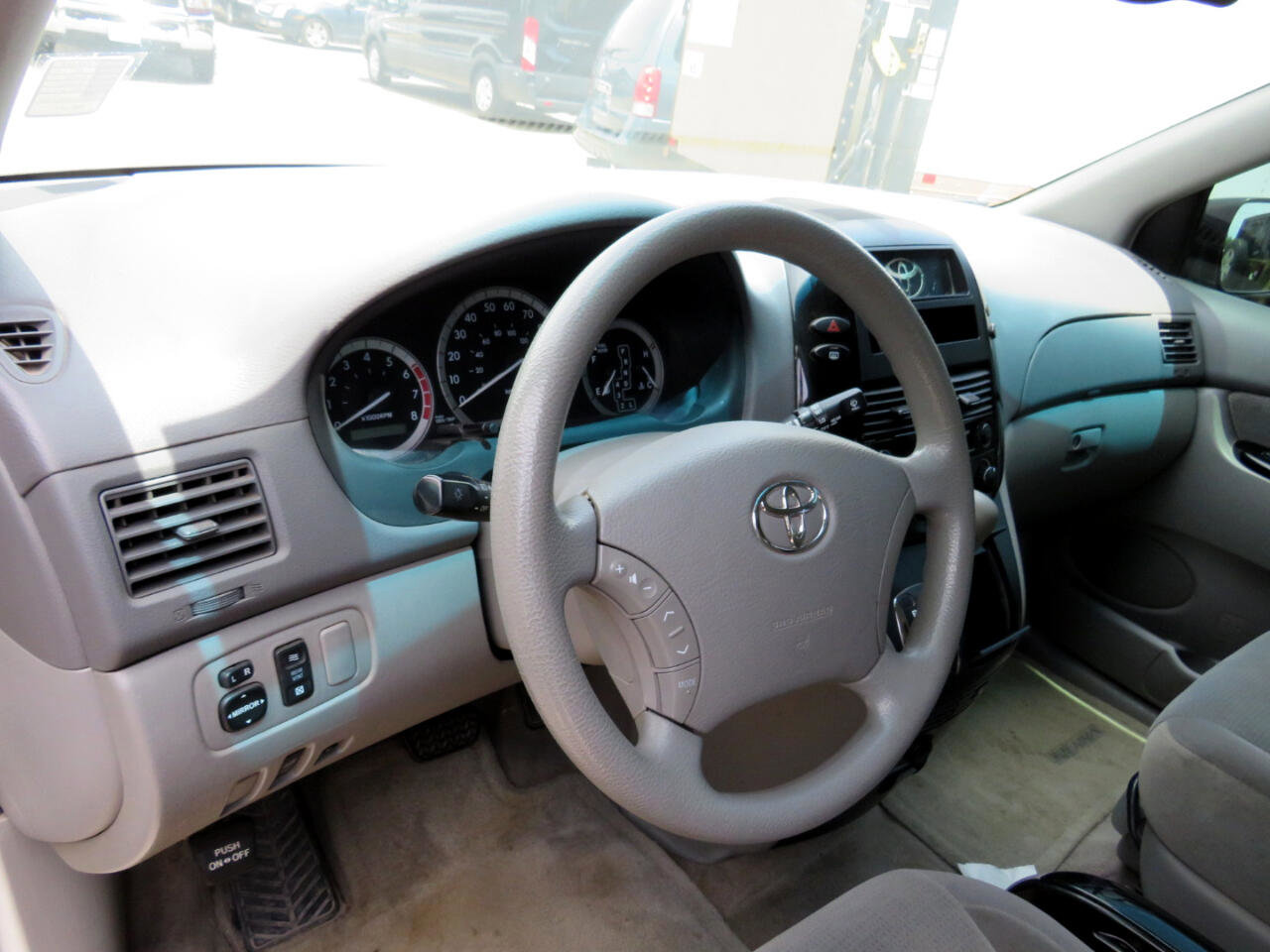 Used 2005 Toyota Sienna LE image 7