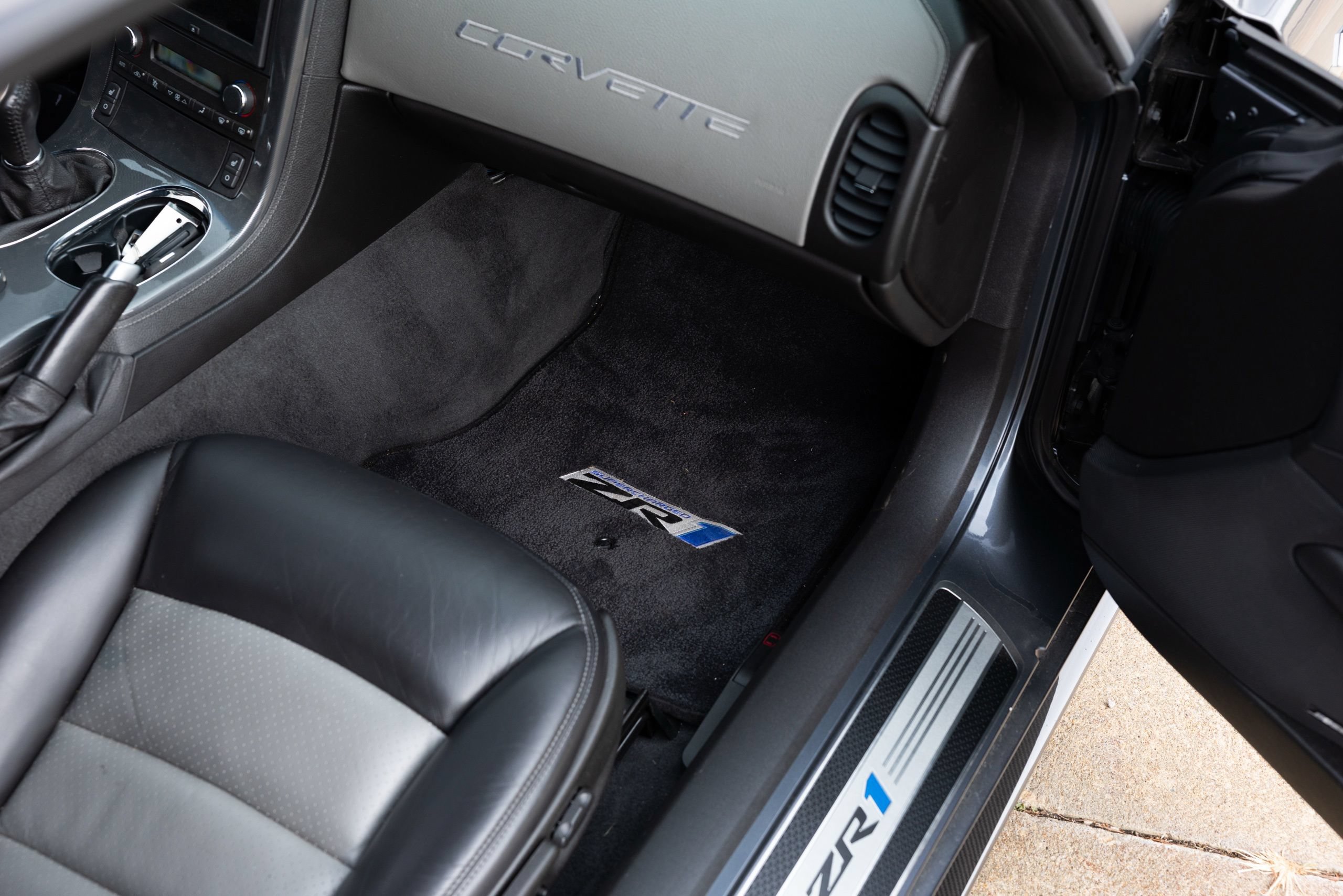 Used 2009 Chevrolet Corvette ZR1 w/ Preferred Equipment Group RWD image 13