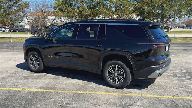 Used 2025 Chevrolet Traverse LT w/ Driver Confidence Package image 6