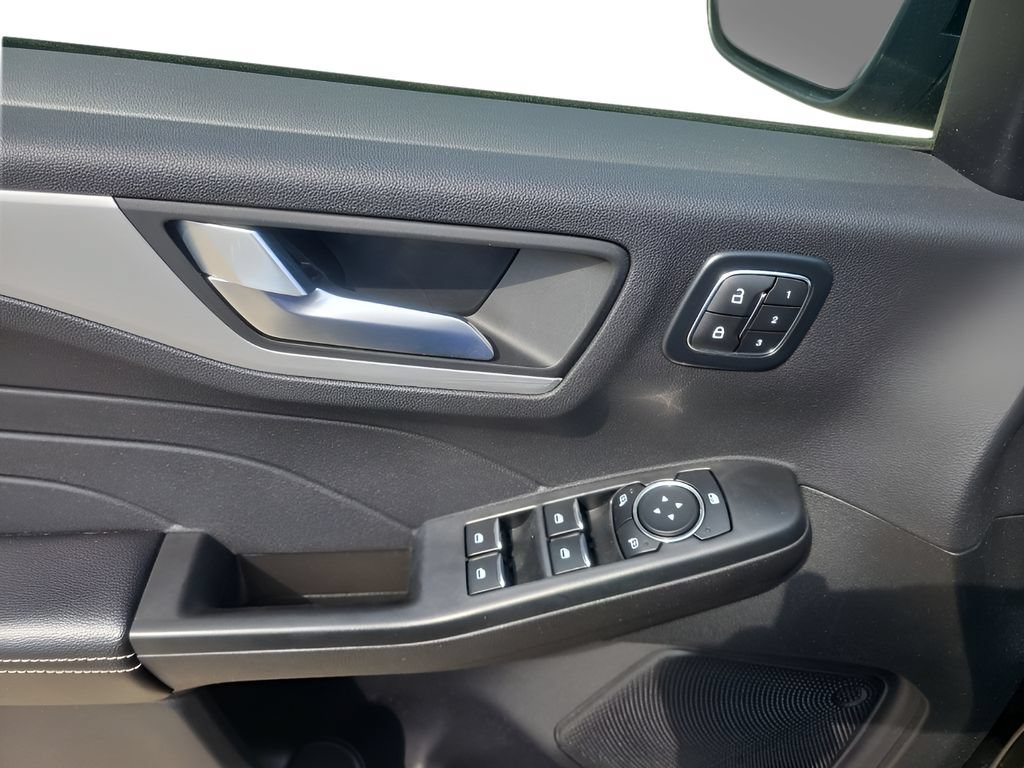 Used 2025 Ford Escape Platinum AWD/4WD image 10