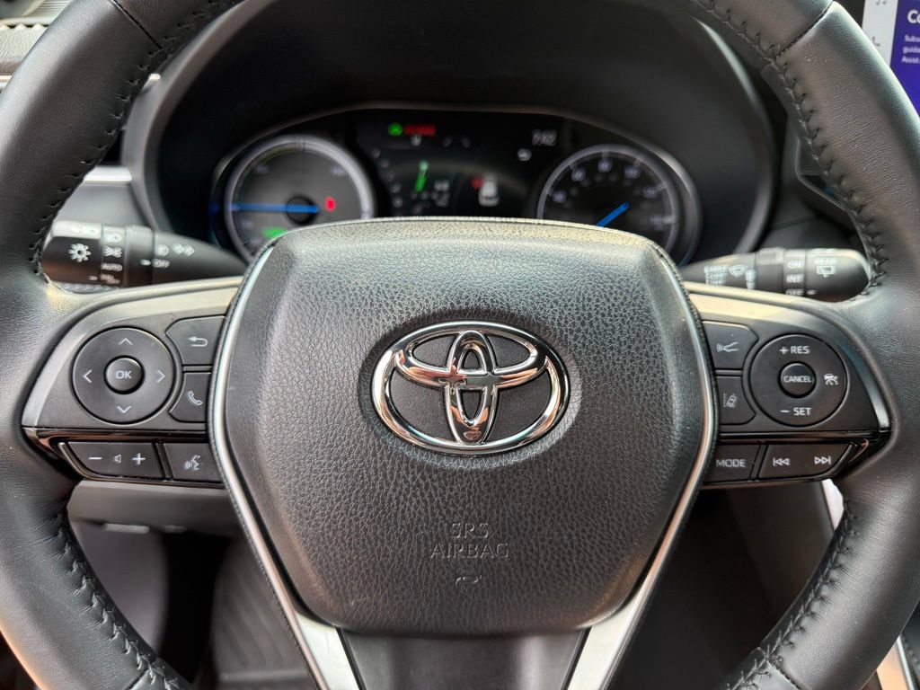 Certified 2024 Toyota Venza XLE AWD/4WD image 33