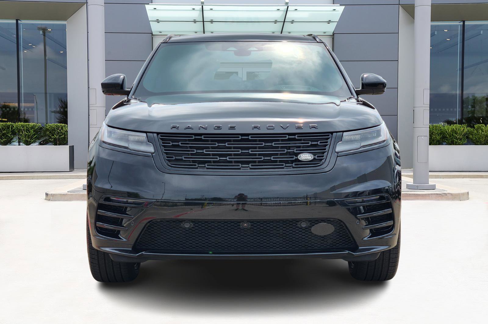 New 2026 Land Rover Range Rover Velar Dynamic SE image 2