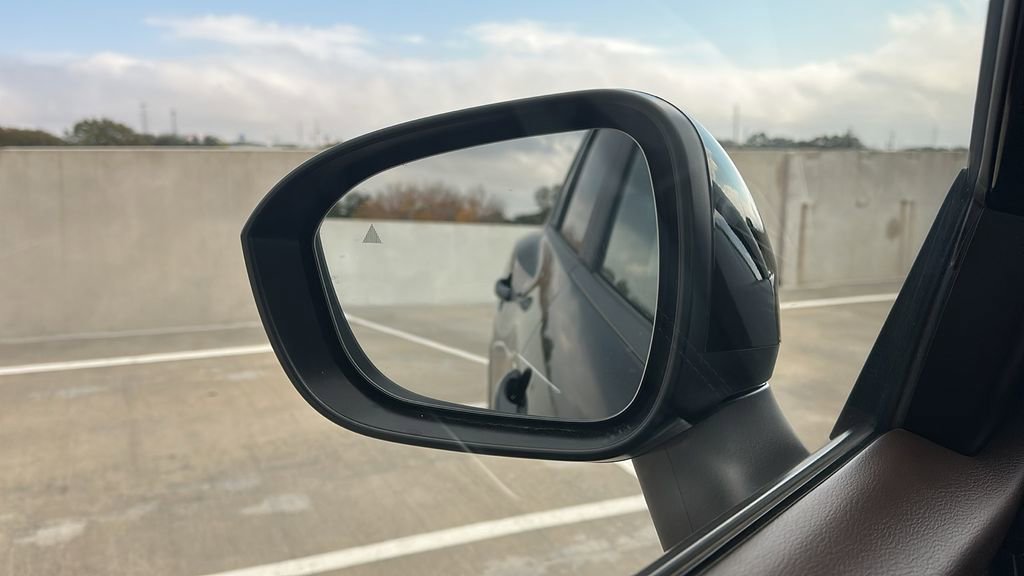 Used 2023 Nissan Rogue SV image 18