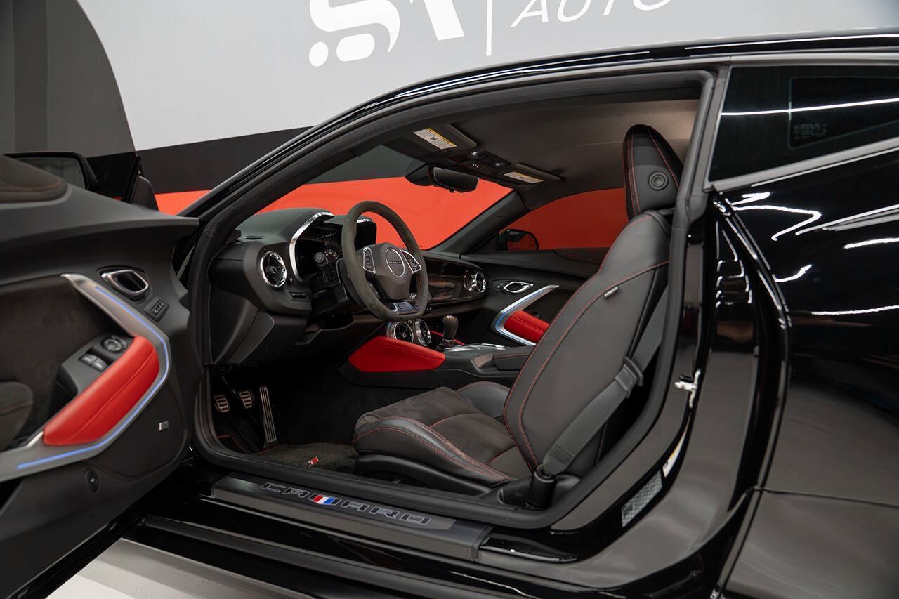 Used 2021 Chevrolet Camaro ZL1 RWD image 38