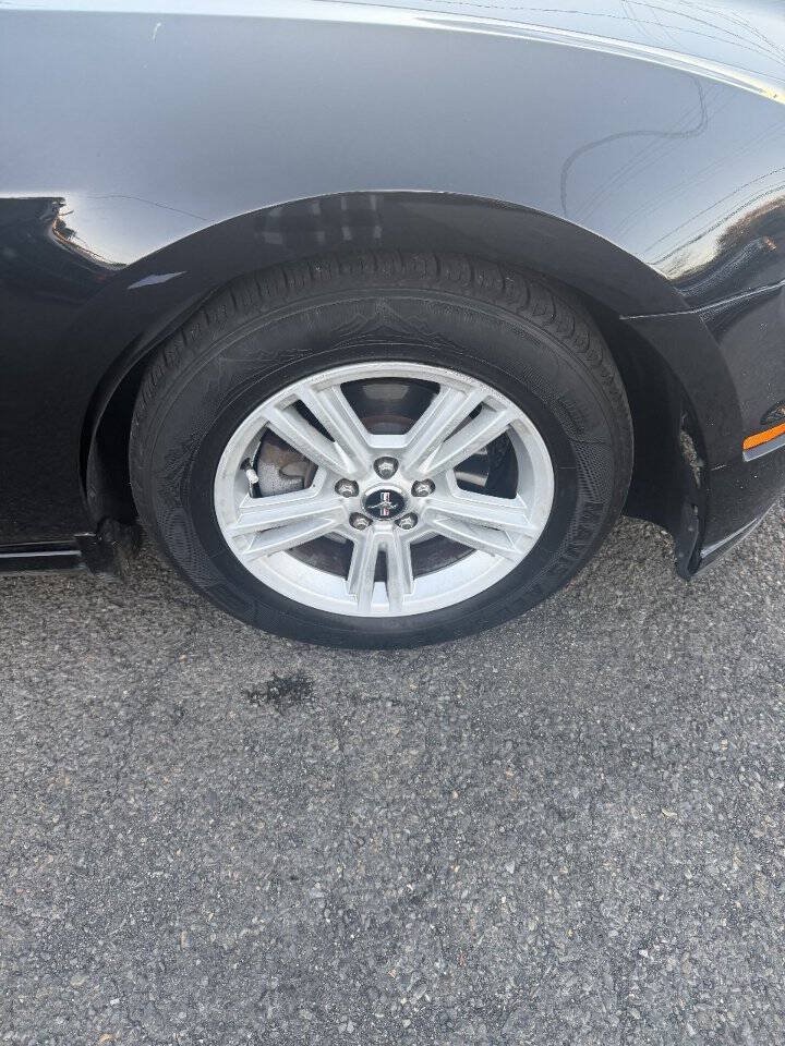 Used 2014 Ford Mustang Convertible RWD image 12