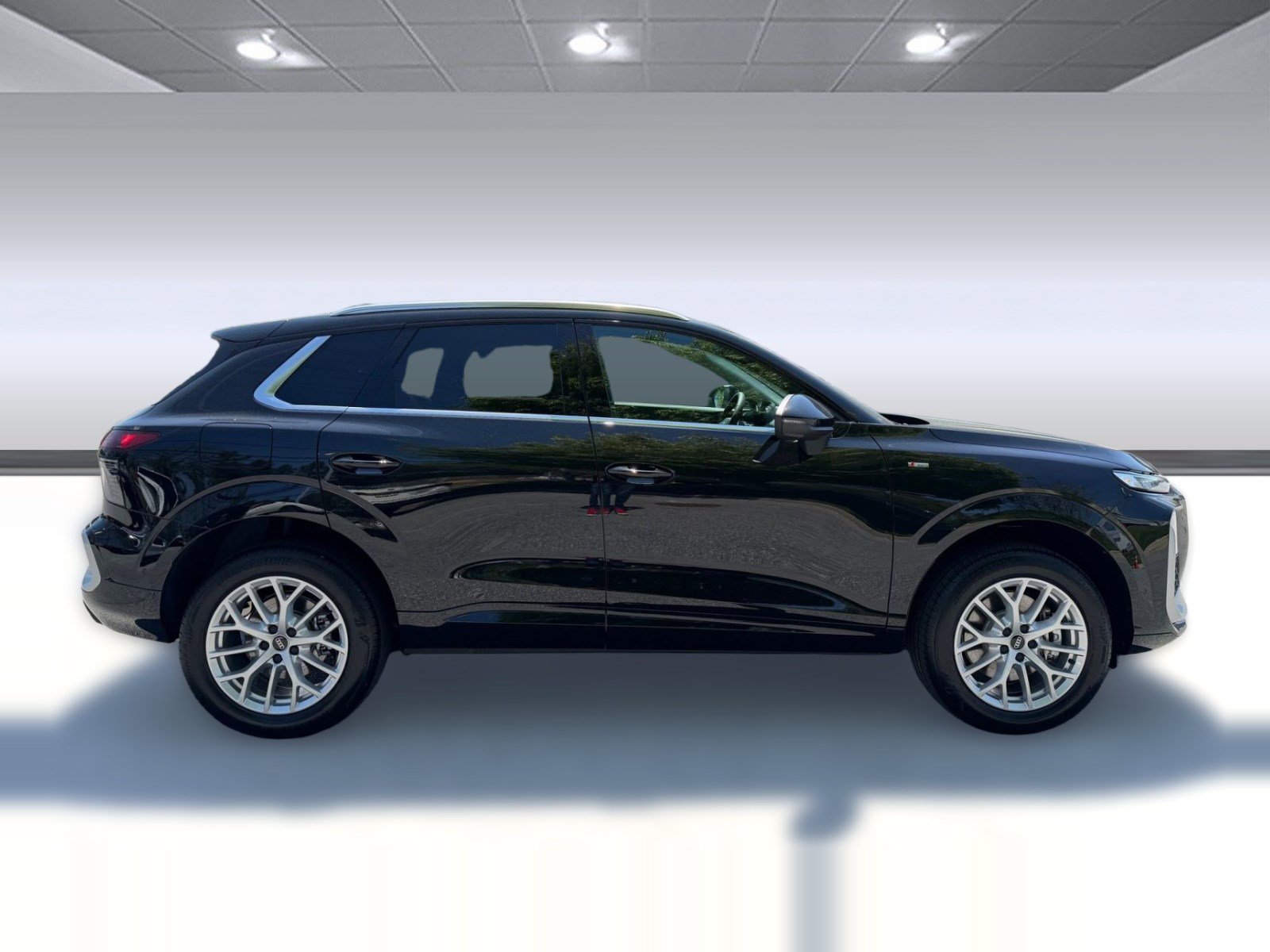 New 2026 Audi Q3 quattro 2.0T w/ Technology Package AWD/4WD image 8