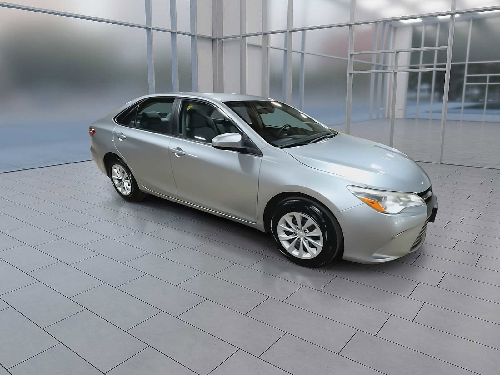 Used 2016 Toyota Camry LE FWD image 2
