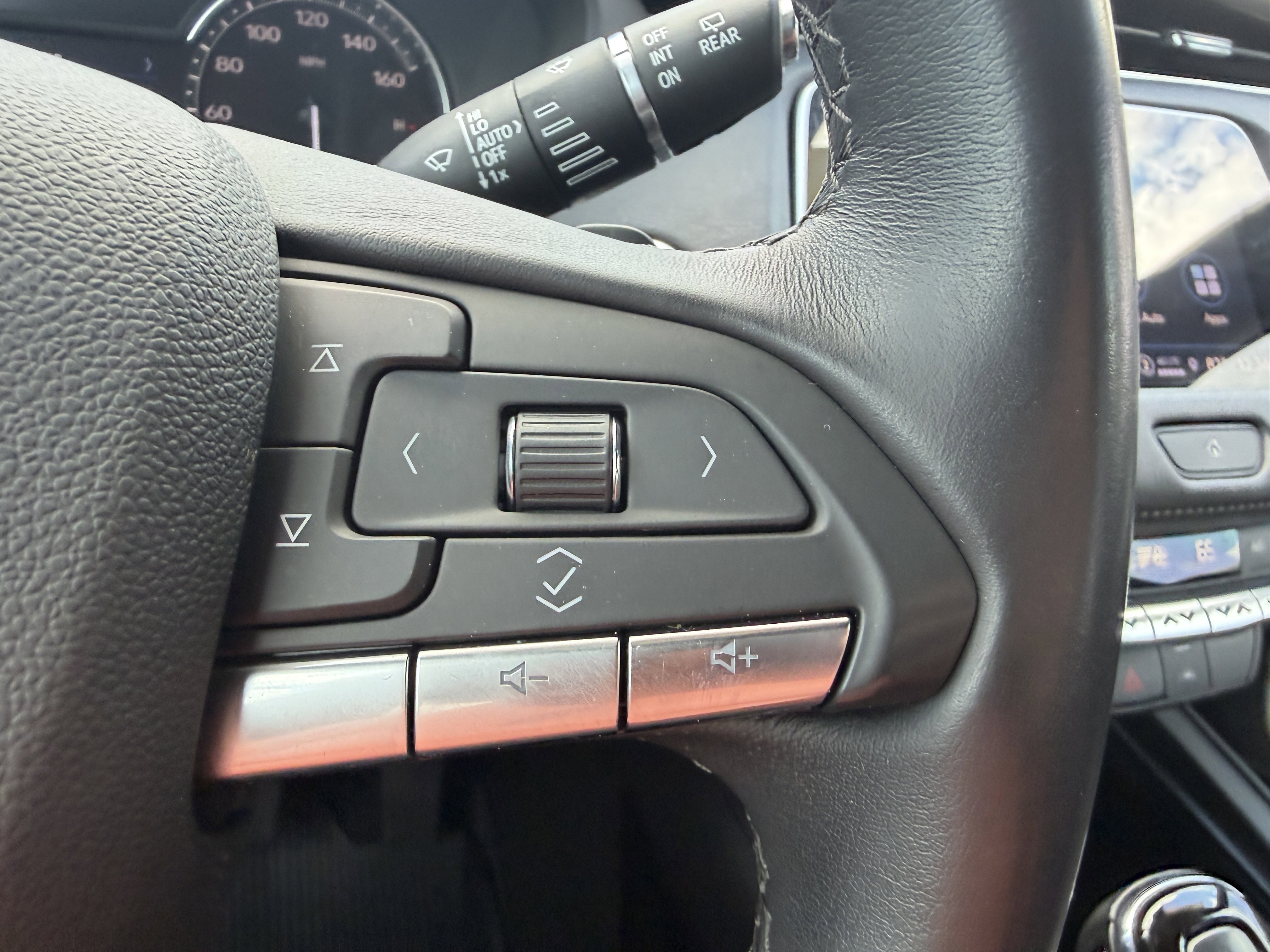 Certified 2023 Cadillac XT4 Premium Luxury w/ Enhanced Visibility Package image 27