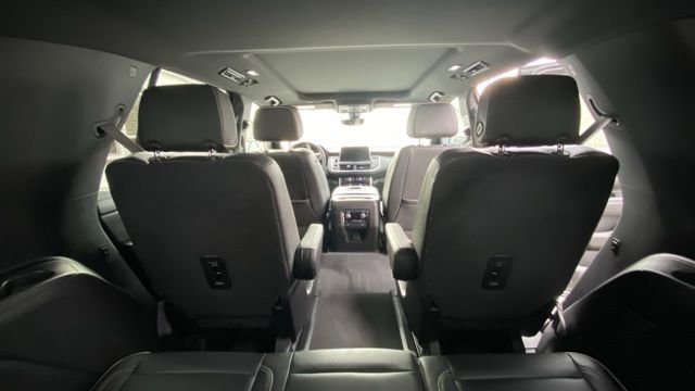 Used 2022 Chevrolet Tahoe Premier w/ Premium Package image 28