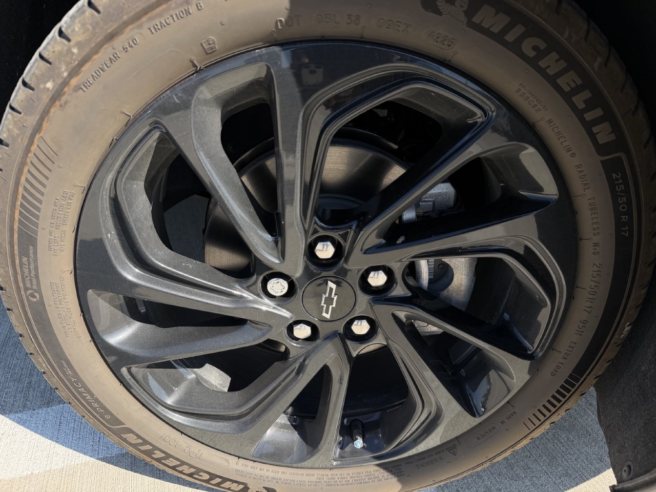 Used 2027 Chevrolet Bolt RS FWD image 9