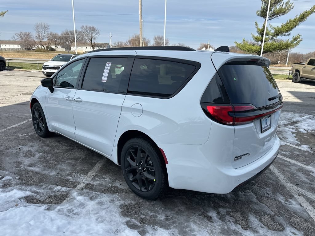New 2026 Chrysler Pacifica Select AWD/4WD image 24