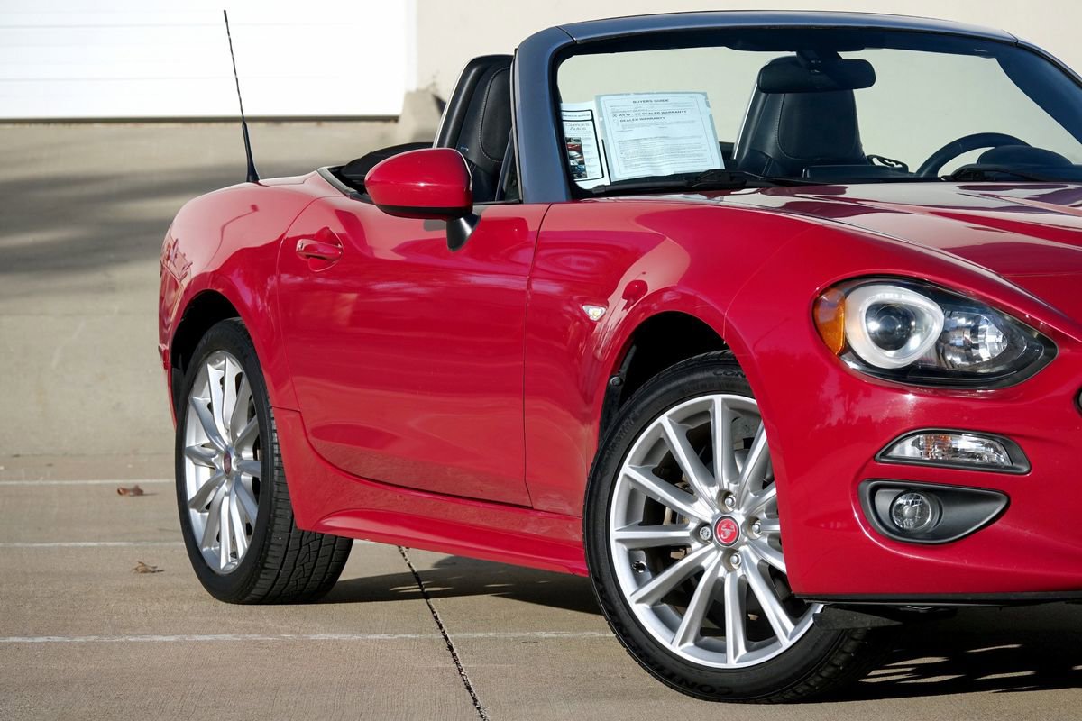 Used 2018 FIAT 124 Spider Lusso w/ Navigation & Sound Group image 15