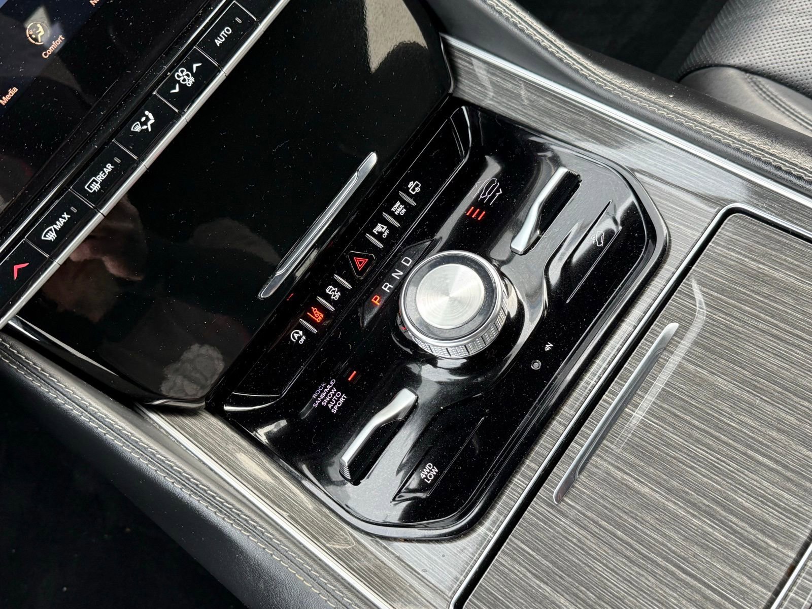 Used 2022 Jeep Wagoneer Series III w/ Premium Group I image 25