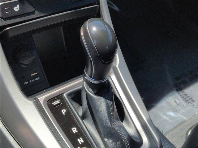 Used 2015 Hyundai Elantra Limited w/ Option Group 05 FWD image 12