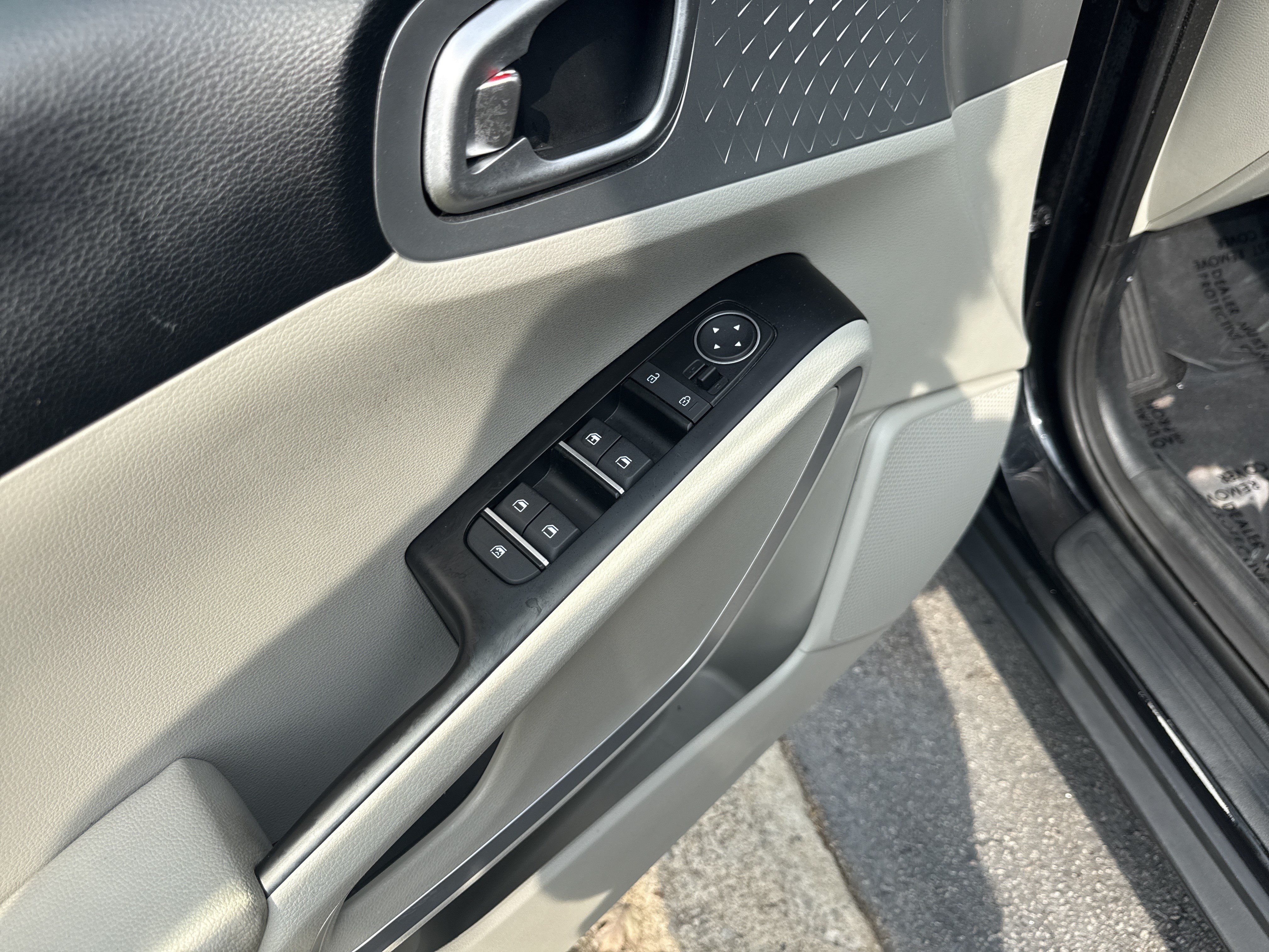 Used 2025 Kia Soul LX w/ LX Technology Package FWD image 15