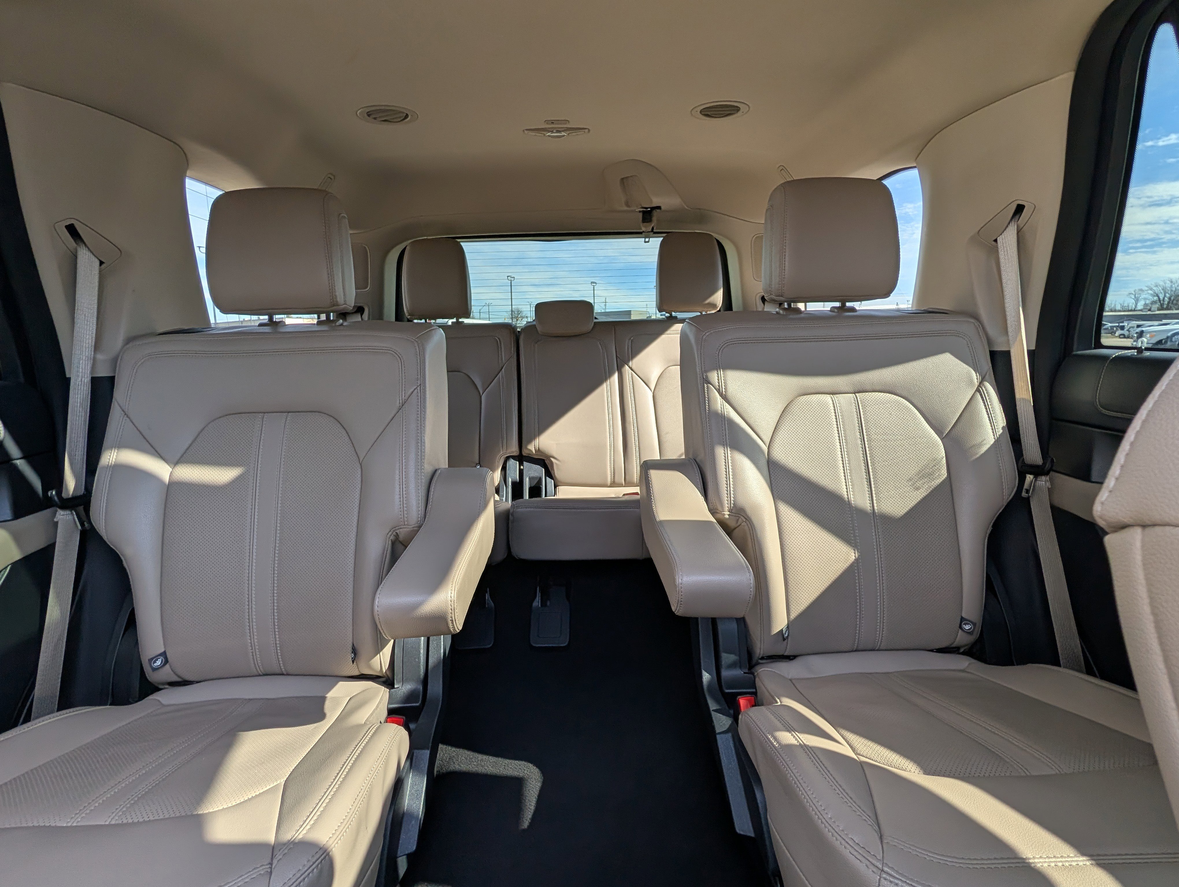 Used 2024 Ford Expedition Limited image 31