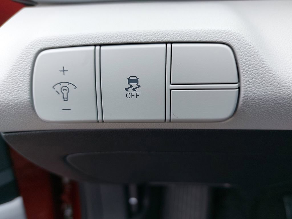 Certified 2025 Hyundai Elantra Limited FWD image 26