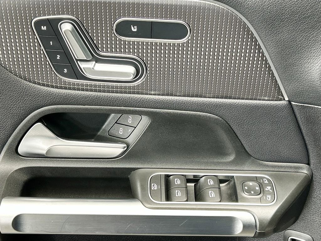 Used 2021 Mercedes-Benz GLB 250 4MATIC image 21